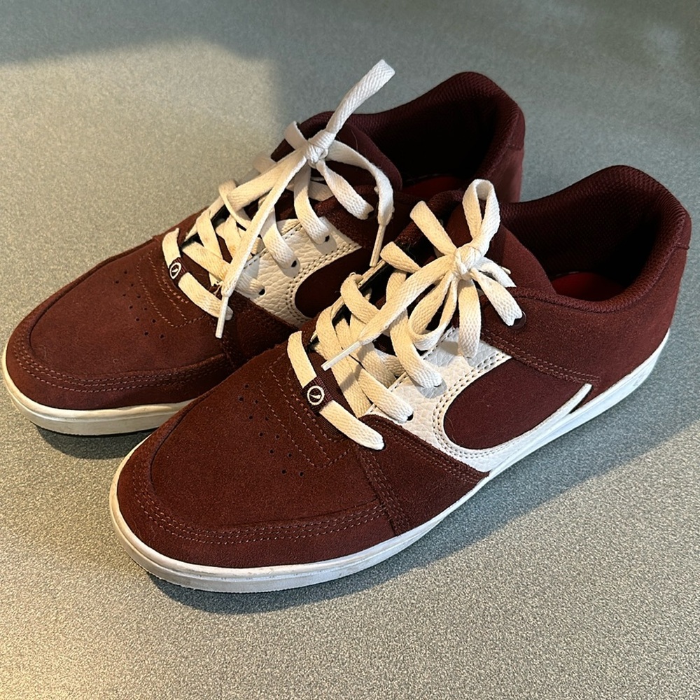 Ès Accel Slim skateboarding shoes